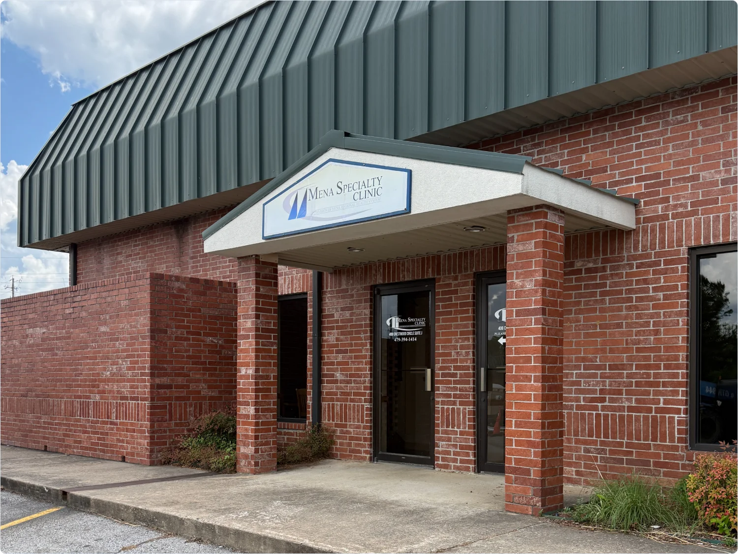 Exterior of the specialty clinic building in Mena, Arkansas, where Jeffrey G. Tauth, M.D., F.A.C.C. holds clinic days